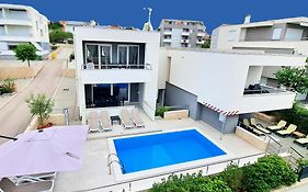 Apartment Villa Lumada With Pool